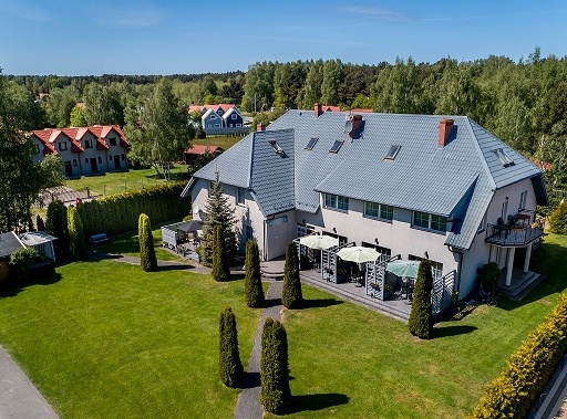 R&oacute;ża Wiatr&oacute;w Dębki Widok na pokoje z tarasem 3,4,5