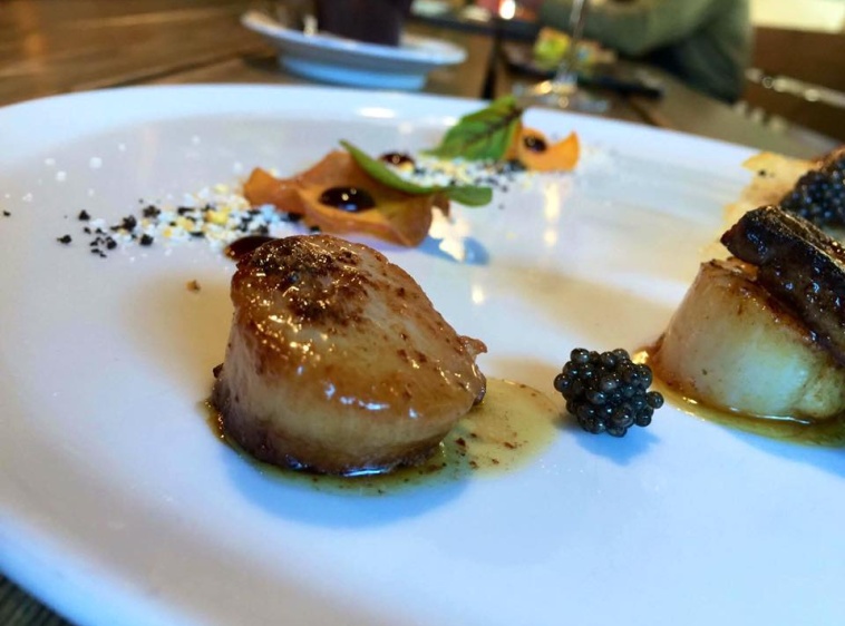 Pan Kurczak (dawniej Kurczak Bar)Przegrzebki z foie gras i kawior z jesiotra