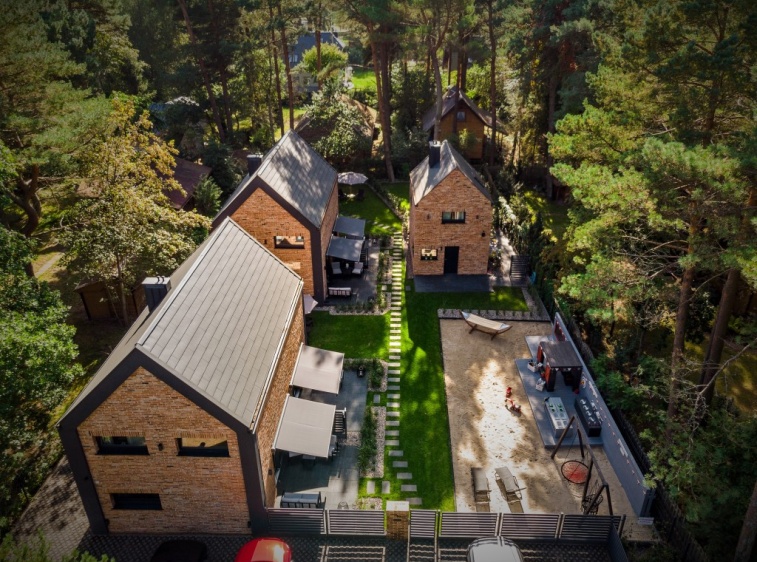 ENKLAVA  Enklava z lotu ptaka - otoczona sosnami?v=1.0