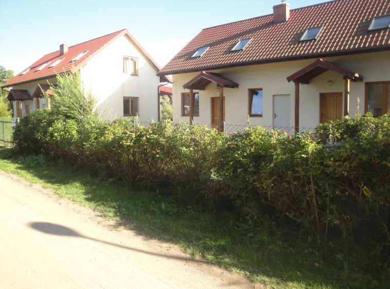 Domki Bliźniaki dla rodzin widok od drogi