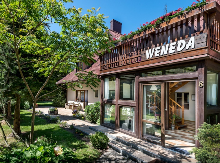 WENEDA Wejście gł&oacute;wne do obiektu