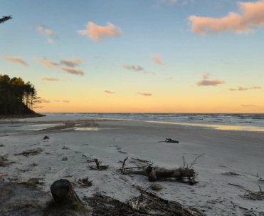 Plaża zanurzona w wodzie morskiej