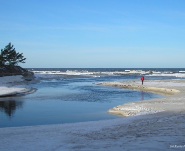 Piaśnica wpadająca do morza &ndash; jedno z najpiękniejszych miejsc w Dębkach