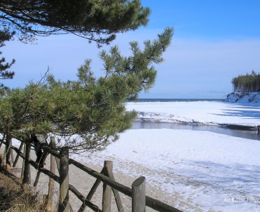 Zima nad morzem &ndash; Dębki w mroźnej, ale urokliwej odsłonie