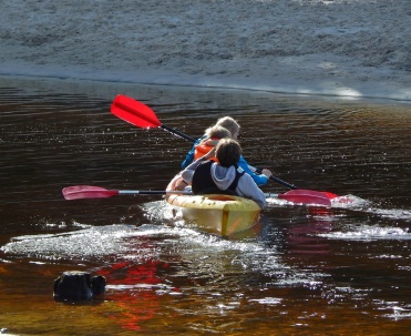 Spływ kajakowy Piaśnicą &ndash; niezapomniane chwile na wodzie w Dębkach
