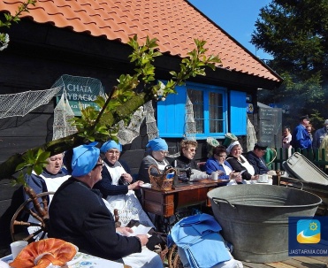Zabytkowa Chata Rybacka. Aby ją obejrzeć należy wybrać się do pobliskiej Jastarni.
