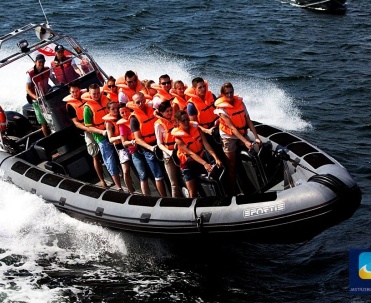 Podr&oacute;ż Łodzią typu RIB to gwarancja niezapomnianych wrażeń.