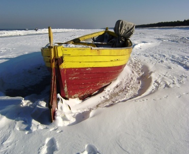 Dębki zimą &ndash; malownicza plaża pokryta śniegiem nad Bałtykiem