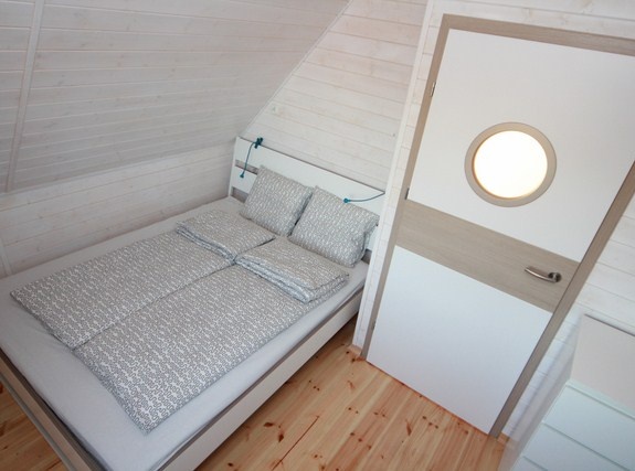 Słoneczna Kajuta Domek typu A - sypialnia 1 z 2?v=1.0