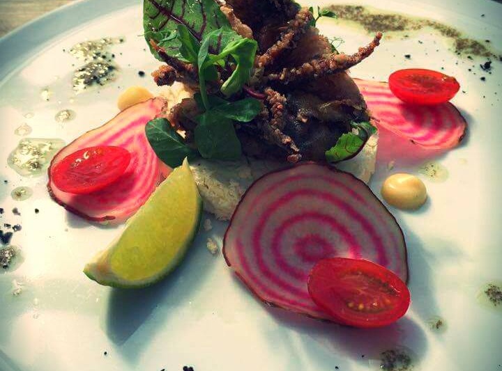 Pan Kurczak (dawniej Kurczak Bar)Kalmary, kolorowe buraki i ricotta domowej roboty